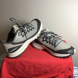 🦋😎MERRELL, women’s size 9, great condition, see photos, minimal wear🔥